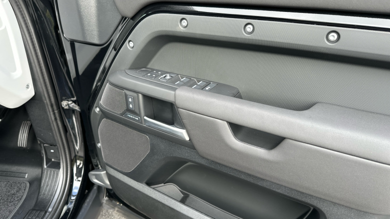 Land Rover Defender 3.0 D350 X-Dynamic SE 110 5dr Auto Diesel Estate